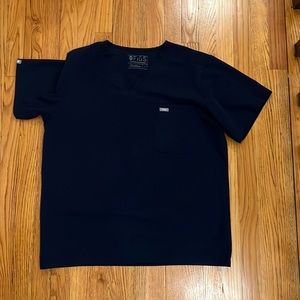 Figs - MENS size L scrub top in navy blue